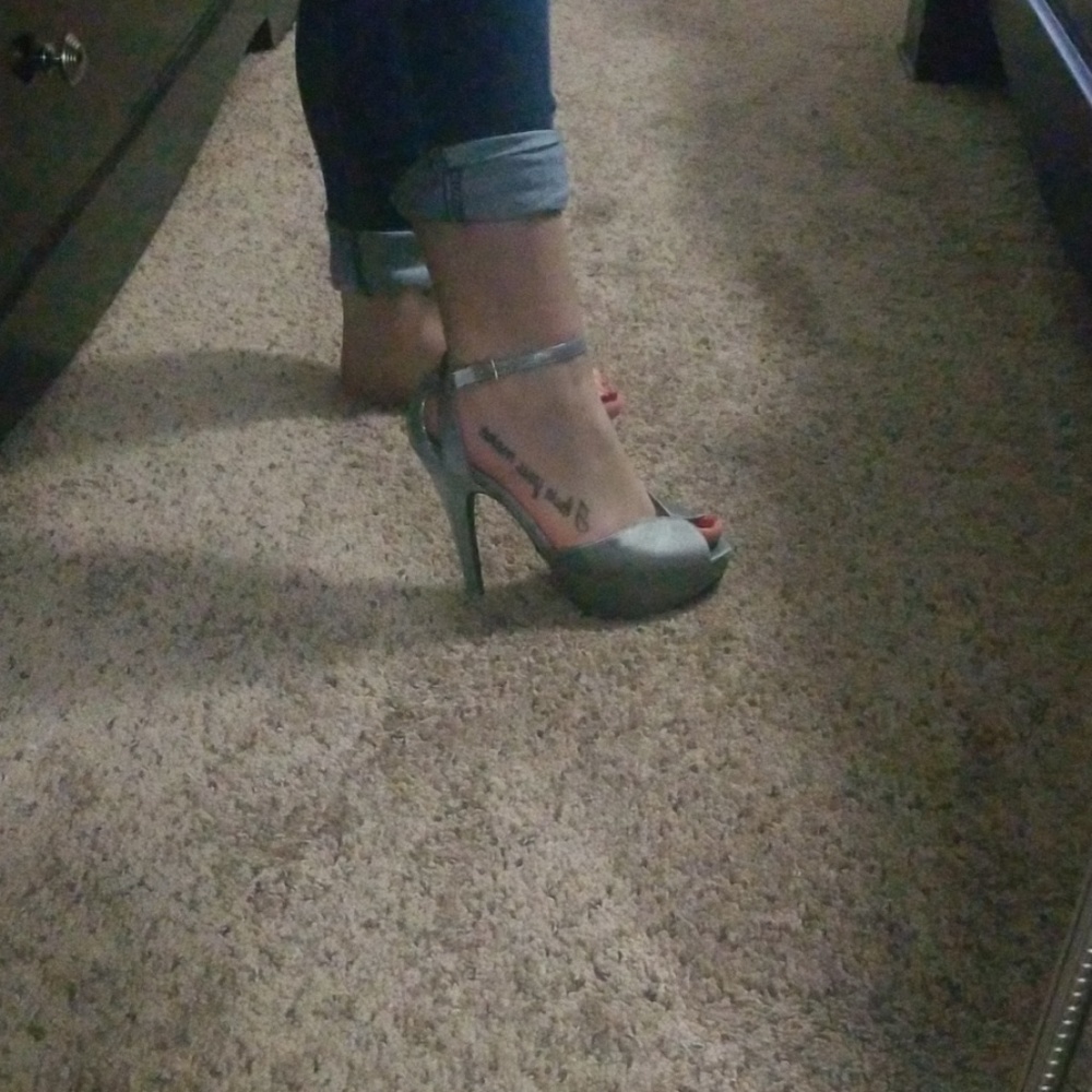 Heels - Picture 4 of 4